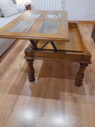Mesa de centro rústica con tapa de cristal