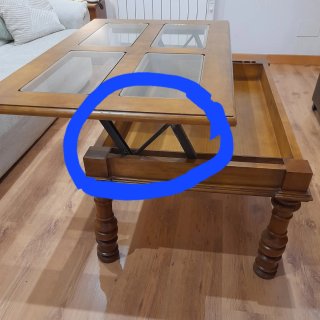 Mesa de centro rústica con tapa de cristal