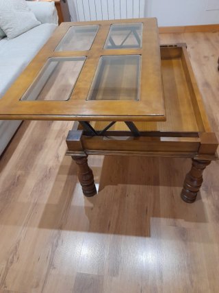 Mesa de centro rústica con tapa de cristal