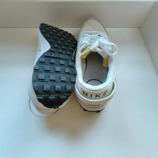 Zapatillas Nike Beige y Blancas