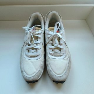 Zapatillas Nike Beige y Blancas