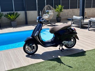 Vespa Primavera 4T 50cc Negra