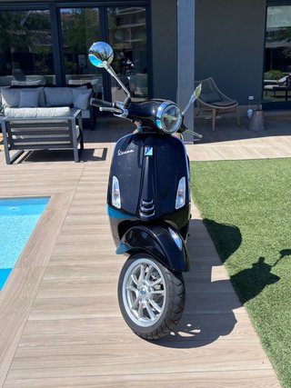Vespa Primavera 4T 50cc Negra
