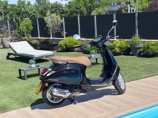 Vespa Primavera 4T 50cc Negra