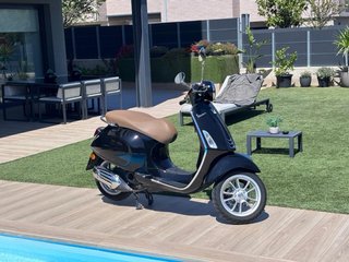 Vespa Primavera 4T 50cc Negra