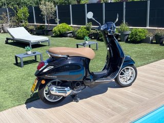 Vespa Primavera 4T 50cc Negra