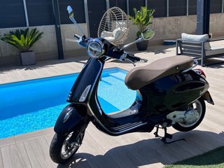 Vespa Primavera 4T 50cc Negra