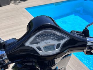Vespa Primavera 4T 50cc Negra
