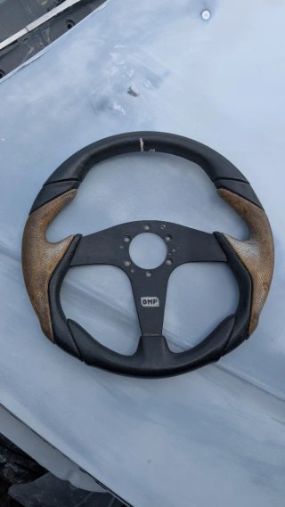 Volante desplazado OMP Plano