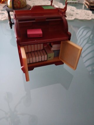 Escritorio y silla casa muñecas