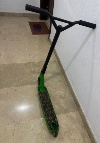Patineta Scooter Verde y Negra