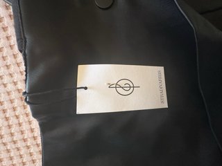 Falda pantalón Stradivarius negra talla 42