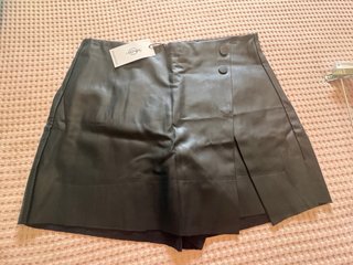 Falda pantalón Stradivarius negra talla 42