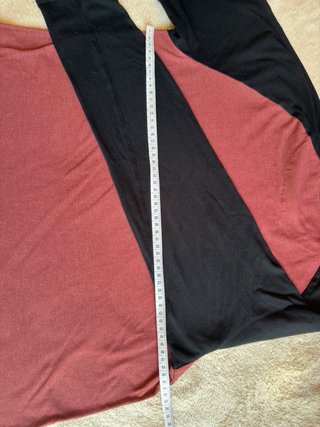 Camiseta Raglan bicolor C&A granate y negro