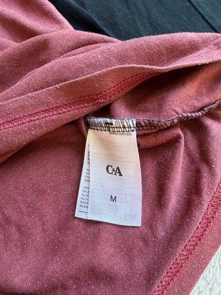 Camiseta Raglan bicolor C&A granate y negro