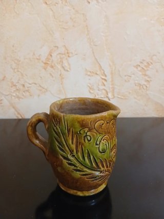 Piccola brocca in ceramica decorata