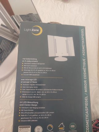 Specchio da trucco con luce LED