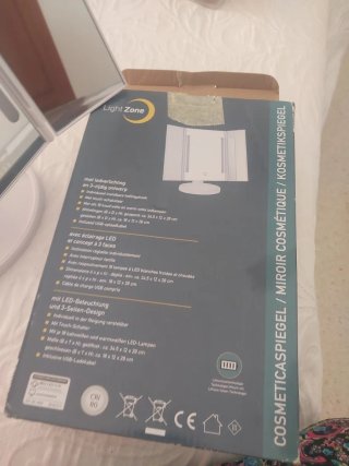Specchio da trucco con luce LED