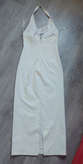 Vestido midi Zara beige con etiqueta