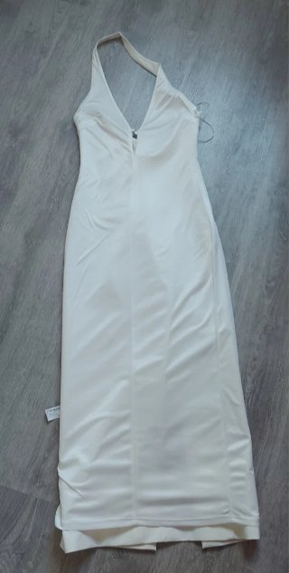 Vestido midi Zara beige con etiqueta