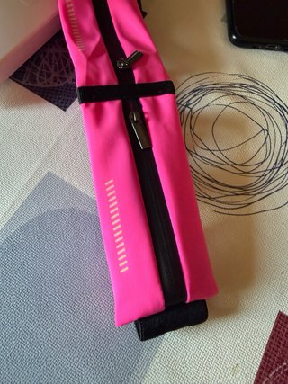 Riñonera deportiva rosa con cremallera