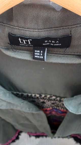 Chaqueta Zara verde bordada