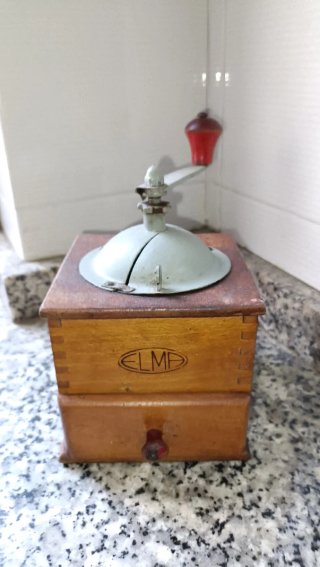 Molinillo de café antiguo Elma