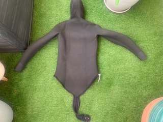 Traje de neopreno Spetton con capucha