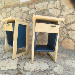 Mesita de noche de madera