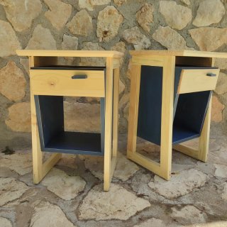 Mesita de noche de madera
