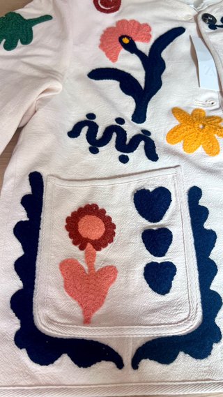 Chaqueta Zara bordada flores viral