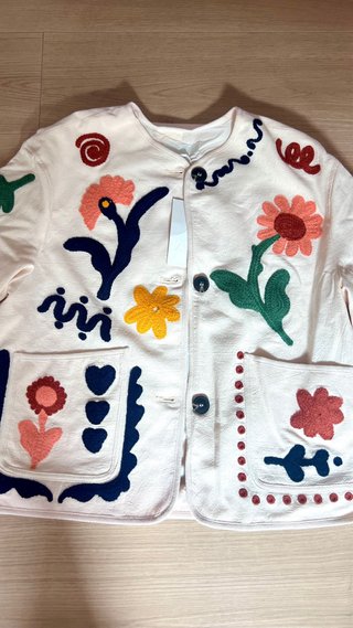 Chaqueta Zara bordada flores viral