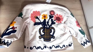 Chaqueta Zara bordada flores viral