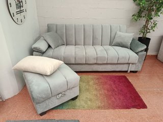 Sofá cama gris con arcón y puff