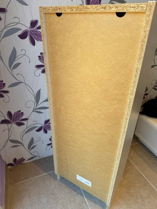 Guardaroba IKEA bianco con ripiani regolabili