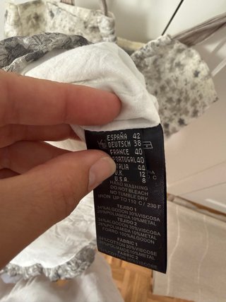 Vestido corto de fiesta gris y blanco