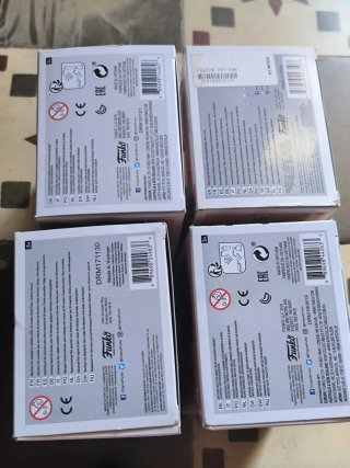 4 funko dañados dragón ball Goku krillin frieza