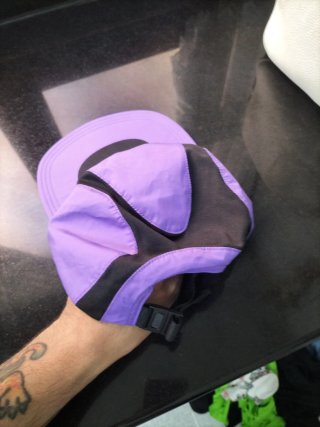 Gorra Adidas Morada y Negra