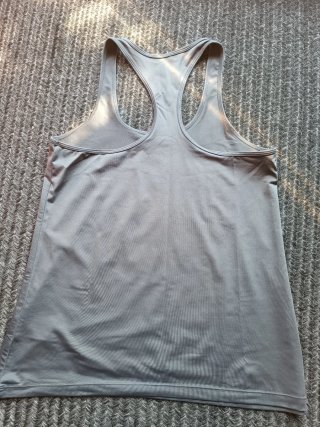 Camiseta deportiva gris doble