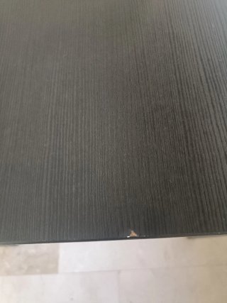Mesa de comedor negra de madera