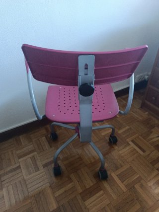 Silla de escritorio rosa y gris