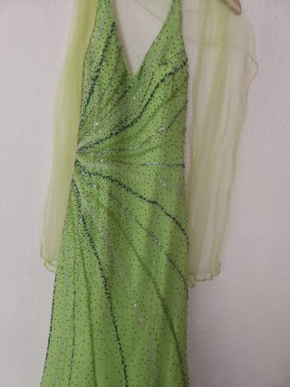 Vestido de fiesta verde con pedrería
