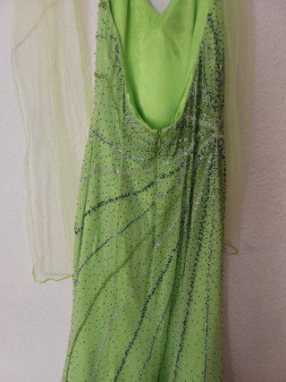 Vestido de fiesta verde con pedrería