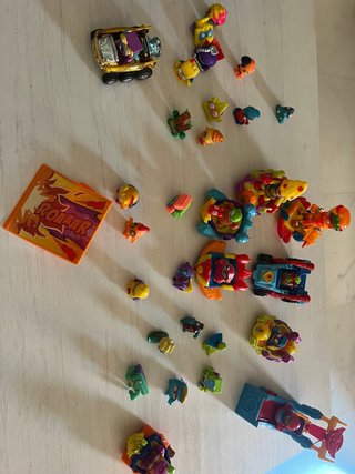 Lote Superthings Coche Grande + Figuras
