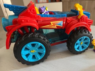 Lote Superthings Coche Grande + Figuras