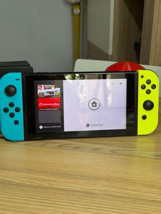 Nintendo Switch (Serie Compatible) + Accesorios
