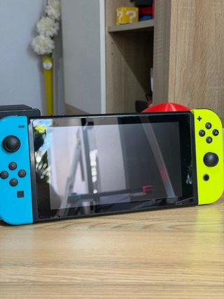 Nintendo Switch (Serie Compatible) + Accesorios