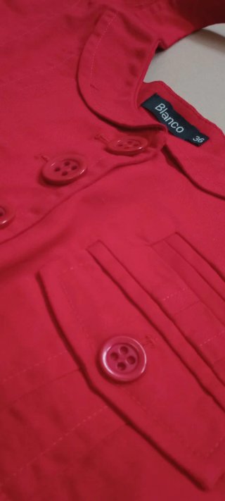 Top rojo tirante ajustable nuca