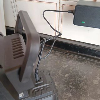 Luz LED 21V con 2 Baterías y Cargador