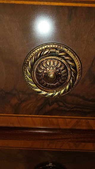 Escritorio bureau de madera con cajones y bandeja
